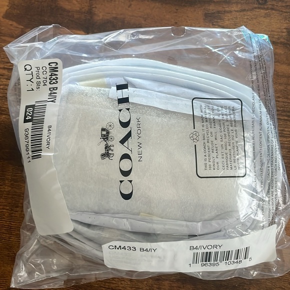 NWT Coach Outlet Bandit Card Case Belt Bag 
COLOR: IVORY - Picture 5 of 6